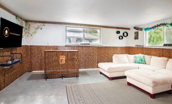 Building Photo - 136 Olive St