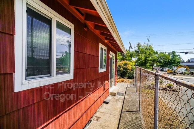 Building Photo - 1311 SE 130th Ave