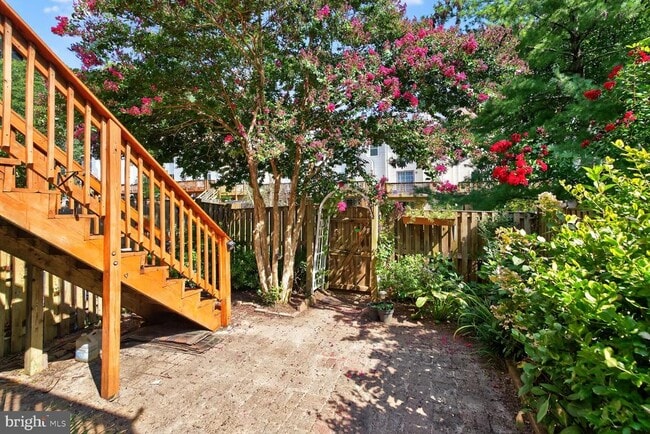 Building Photo - 6076 Heatherwood Dr