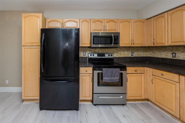 Building Photo - 50 Desford Ln