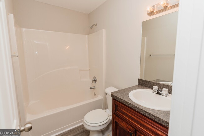 Building Photo - 424 WI Pkwy