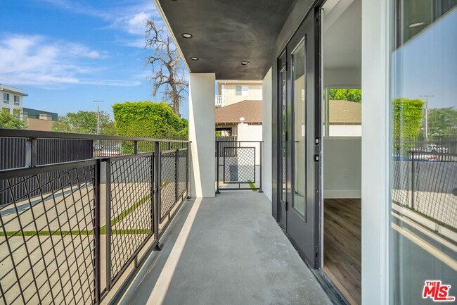 Building Photo - 11611 Burbank Blvd