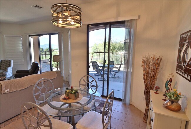 Building Photo - 2885 Esmerelda Dr