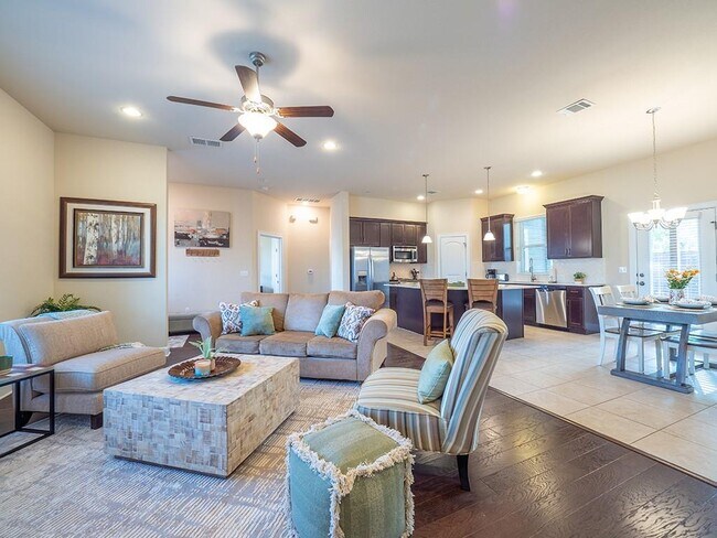 Building Photo - 5605 Roosevelt Ave