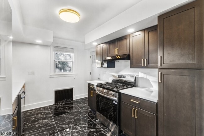 Building Photo - 29 Ligham St