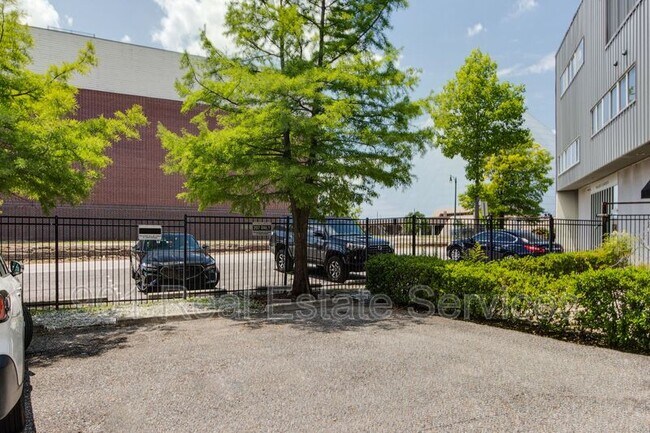 Building Photo - 440 North Front Street
