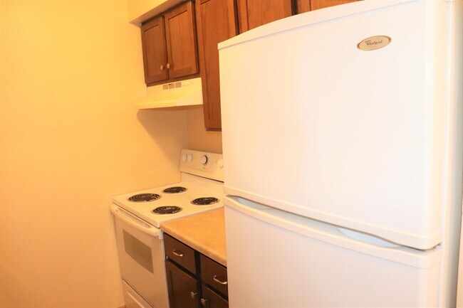 Building Photo - 906 C Ave NW