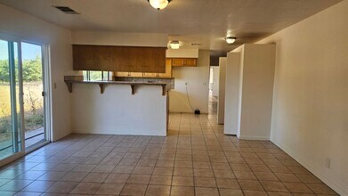 Building Photo - Cute farmhouse with lots of upgrades