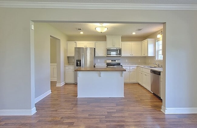 Building Photo - 771 Live Oak Church Rd