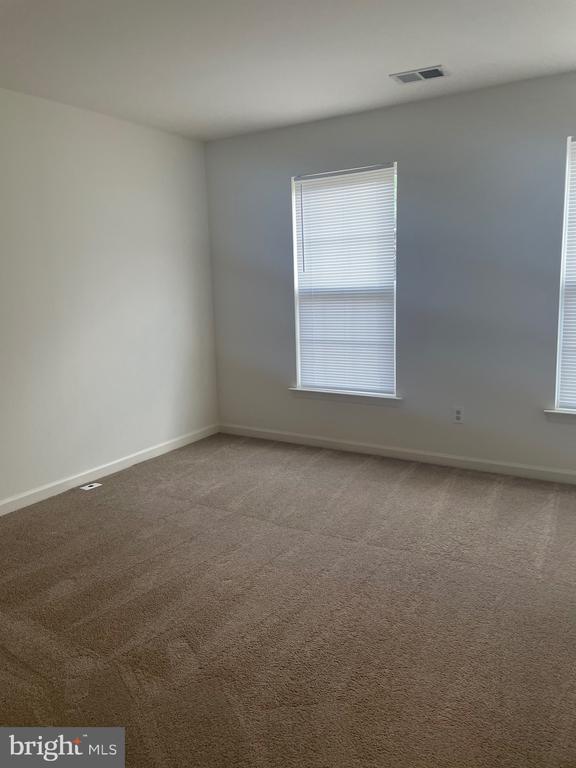 Building Photo - 5 Bridle Ct