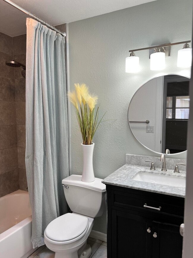 Building Photo - 1934 Wallace Ave