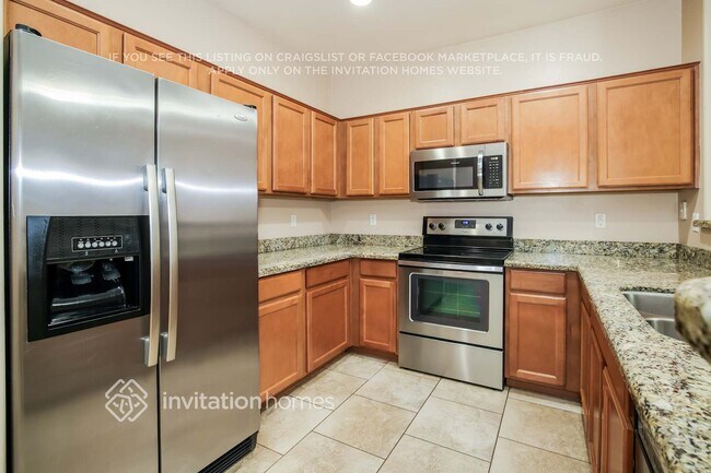 Building Photo - 6805 S 70th Dr