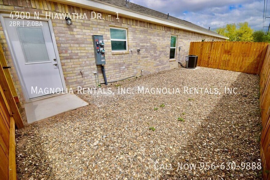 Building Photo - 4900 N Hiawatha Dr