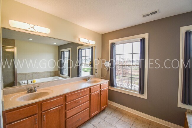 Building Photo - 4 Bedroom 4 Bath Executive Home in West Des Moines with a fenced in yard and a 3-car garage