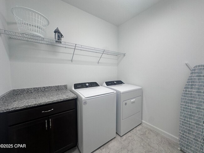 Building Photo - 9259 Paradise Dr