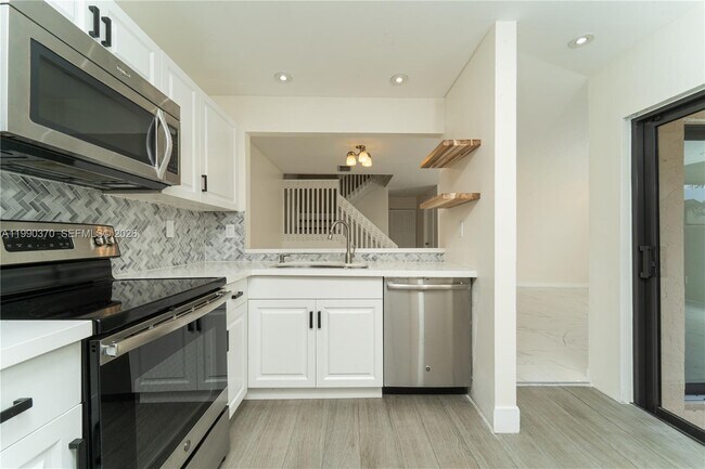 Building Photo - 11229 SW 132nd Ct W