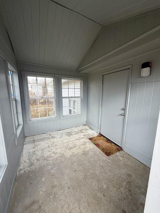 Building Photo - 253 Magnolia Ave