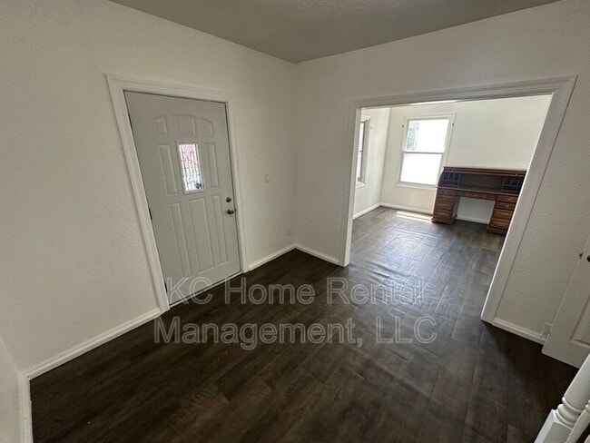 Building Photo - 2316 Spruce Ave