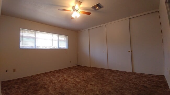 Building Photo - Cute AND Spacious