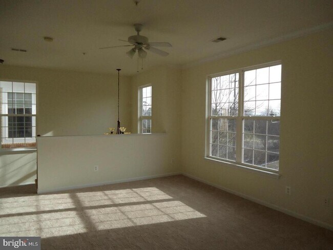Building Photo - 43920 Hickory Corner Terrace