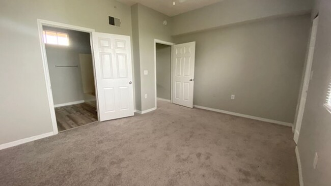 Building Photo - Gorgeous 1/1.5 Townhome in Las Palmas