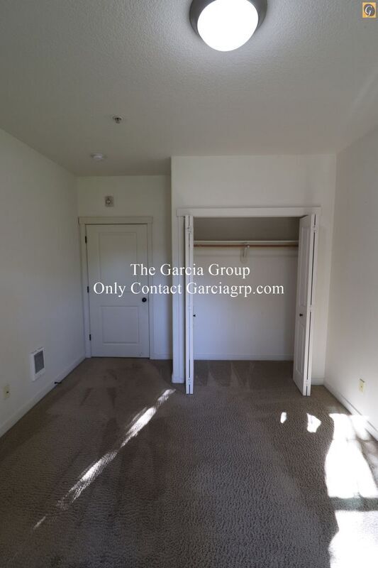 Building Photo - 765 NE Adwick Dr