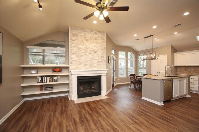 Building Photo - 6 Leaf Trace Ct