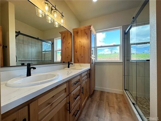Building Photo - 5980 Crestmoor Dr