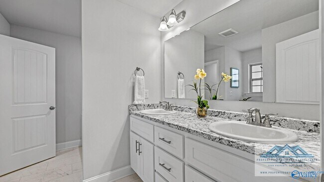 Building Photo - 146 Abercorn Dr