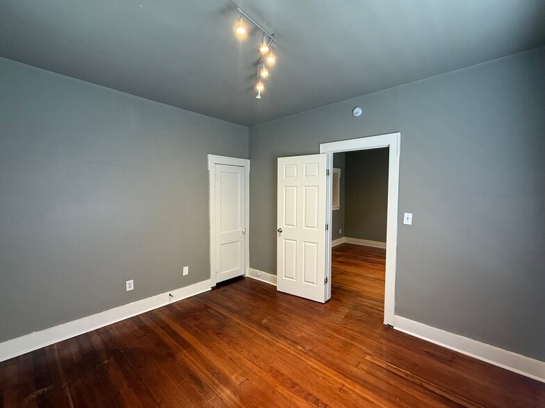 Building Photo - 2907 W Cameron St