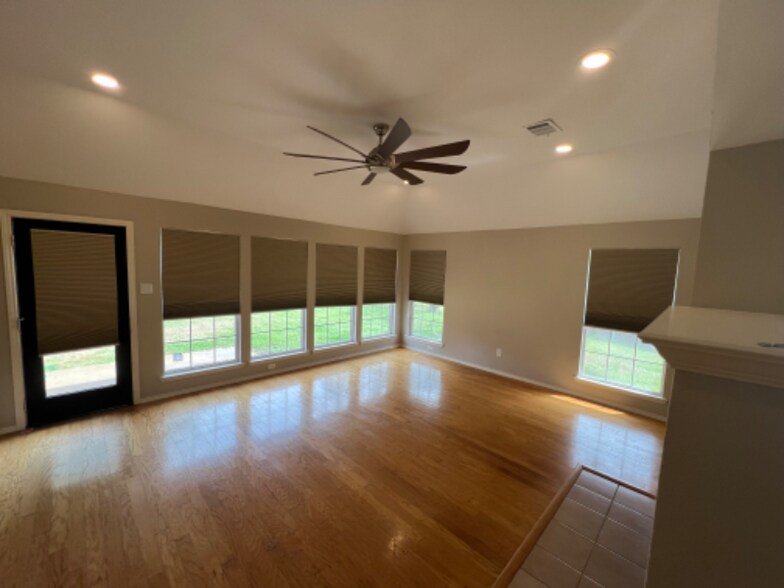 Building Photo - 6104 Sumter Ct
