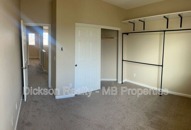 Building Photo - 10724 Grayslake Dr