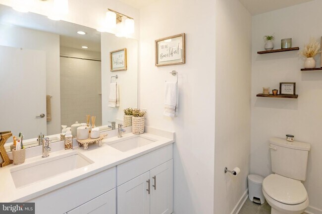 Building Photo - 3123 Beachview Ln