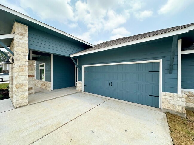 Building Photo - Beautiful Recently New Build Home in West ...