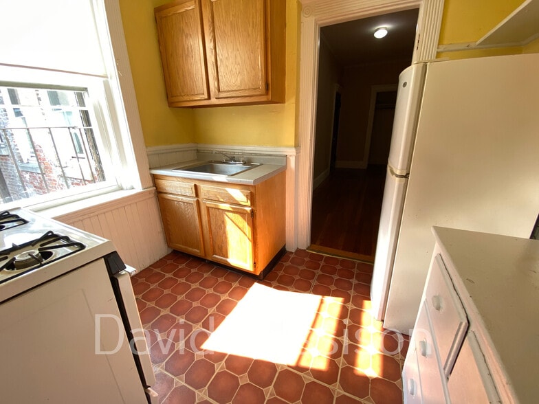 Building Photo - 75 Chester St