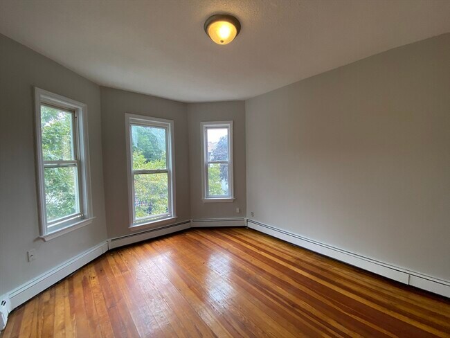 Building Photo - 139 Bowdoin St