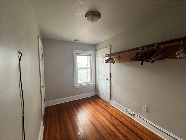 Building Photo - 360 Weeden St