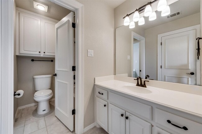 Building Photo - Montgomery Lane