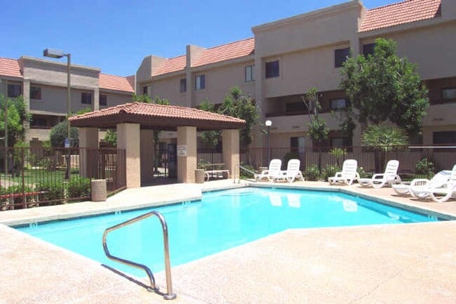 Building Photo - TEMPE TOWNHOME AVAILABLE IN GATED COMMUNIT...