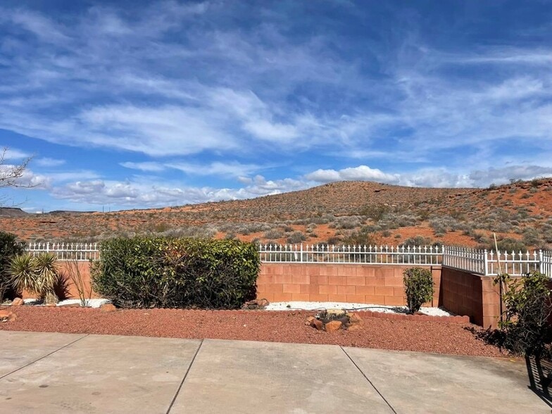 Building Photo - 1740 E 1200 N