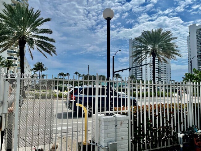 Building Photo - 1849 S Ocean Dr