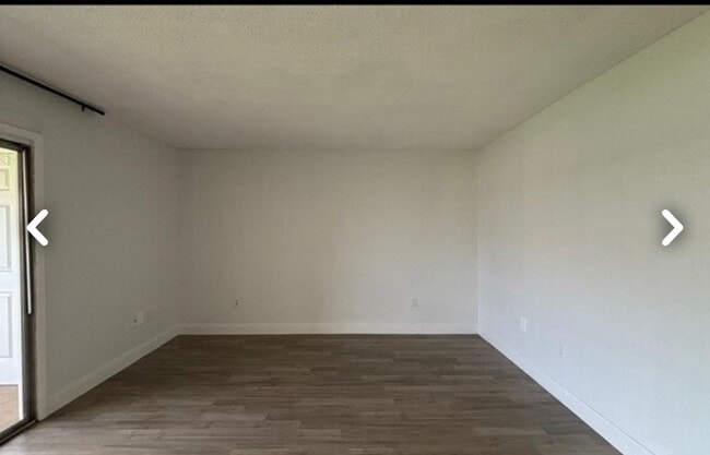 Building Photo - 836 Sky Lake Cir