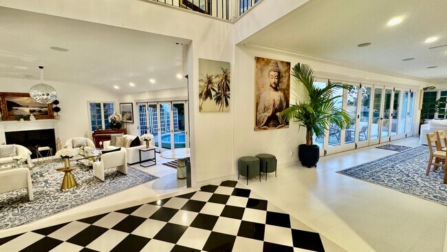 Building Photo - 1423 Floresta Pl