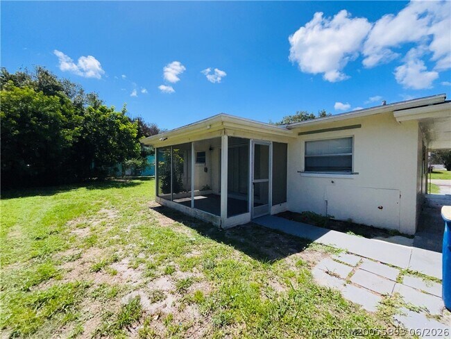 Building Photo - 1406 Citrus Ave