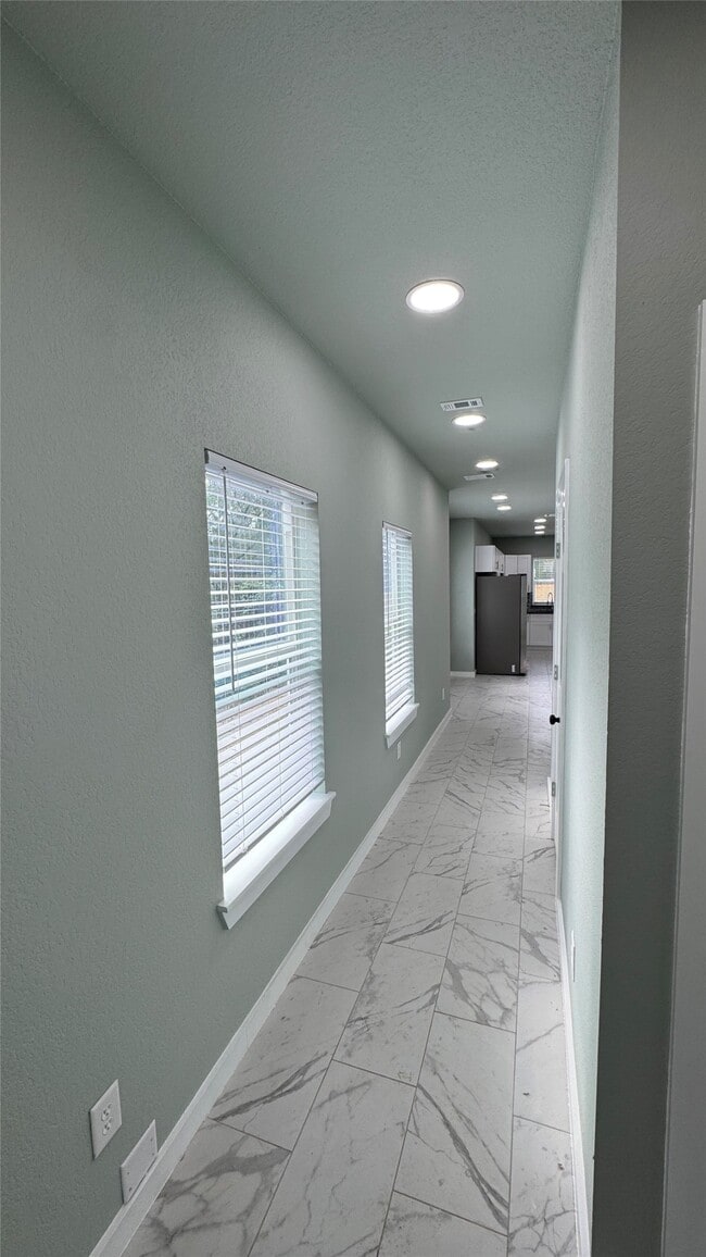 Building Photo - 121 S 10th St