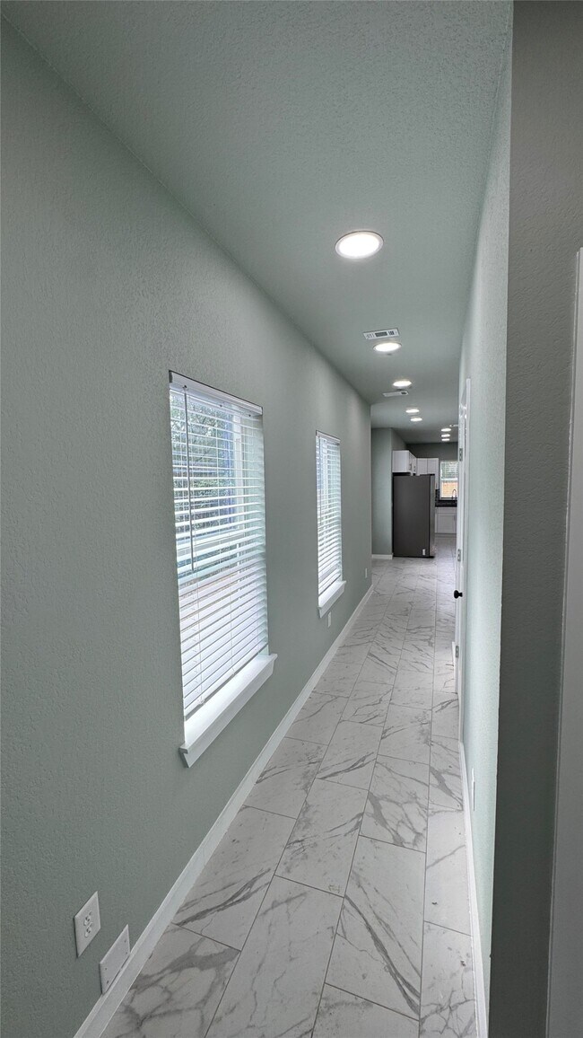 Building Photo - 129 S 10th St