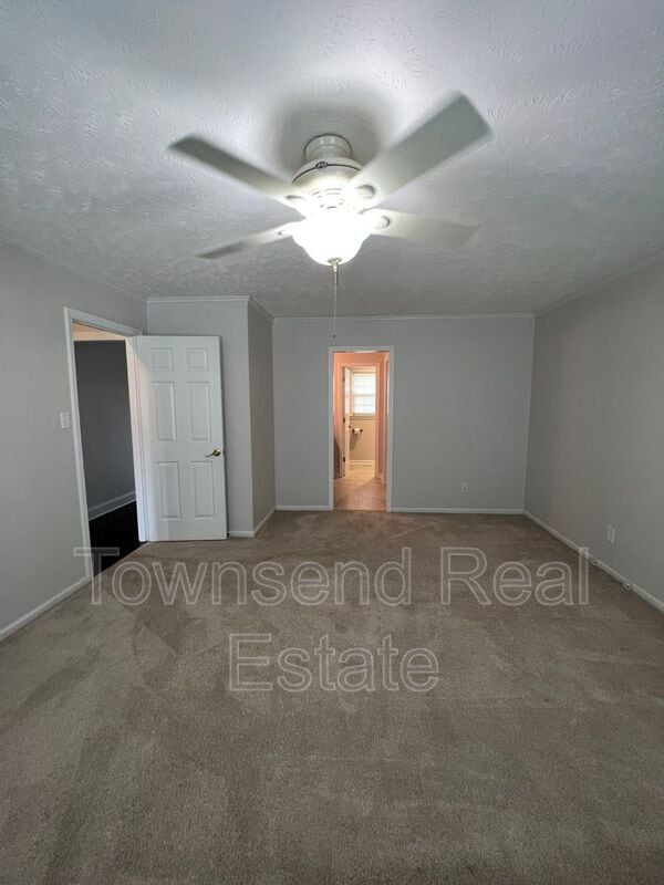 Building Photo - 303 Wagoner Dr