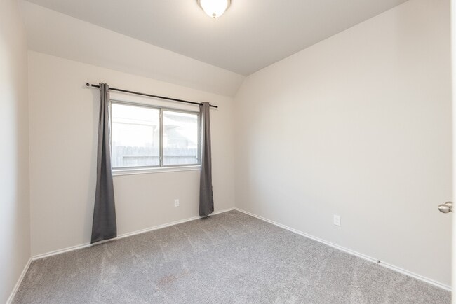 Building Photo - 8918 Oak Ivy Ln