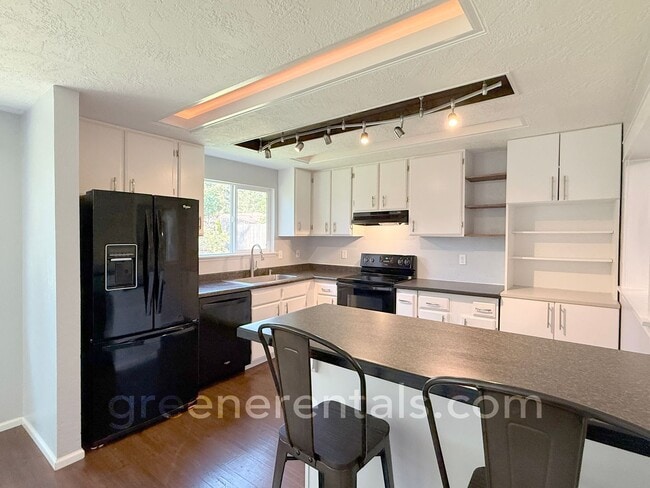Building Photo - 3BD/1.5BA in Desired West Olympia Location