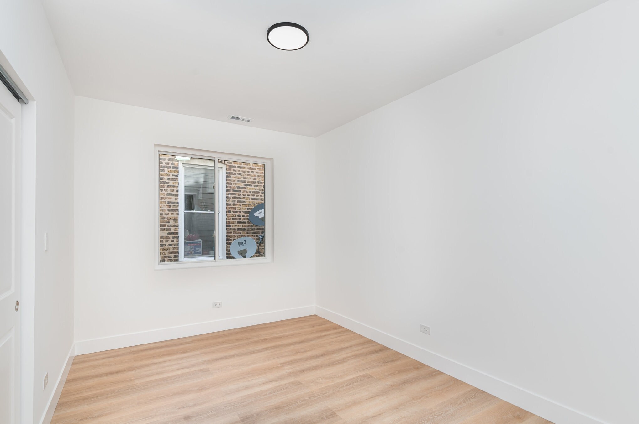 Building Photo - 2132 S Fairfield Ave